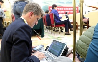 在你看不見的角落，中外記者這樣工作