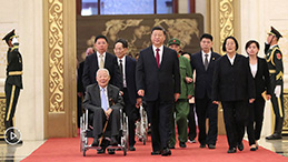 第1視點|習(xí)近平:崇尚英雄才會產(chǎn)生英雄 爭做英雄才能英雄輩出