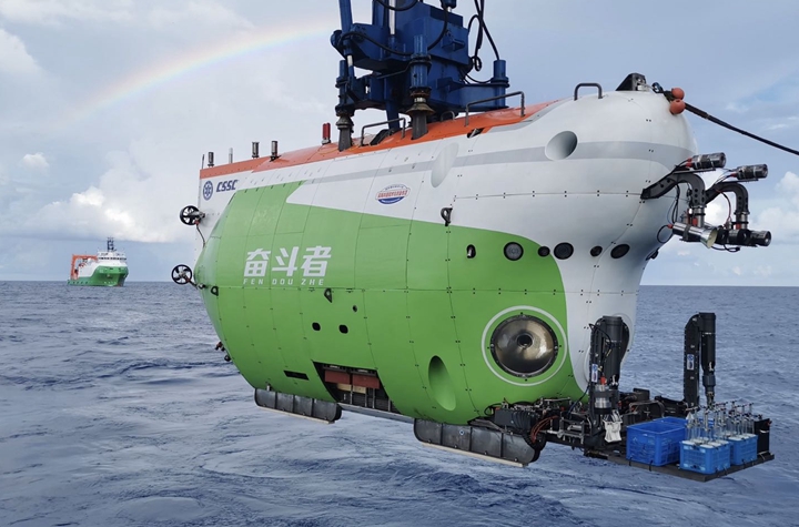 新華社評論員:加強黨對經(jīng)濟工作的領(lǐng)導