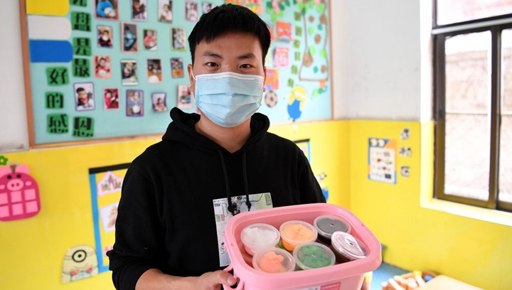 男幼師孫浩：為&ldquo;小神獸&rdquo;們穿上&ldquo;盔甲&rdquo;