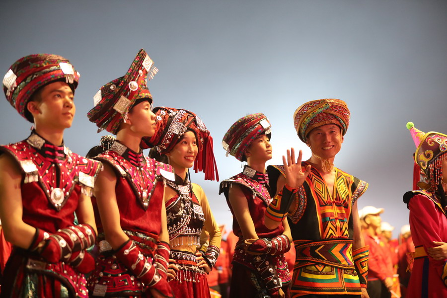 好兒好女好家園，齊心奔小康，共圓中國夢