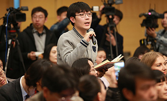 光明日?qǐng)?bào)記者提問