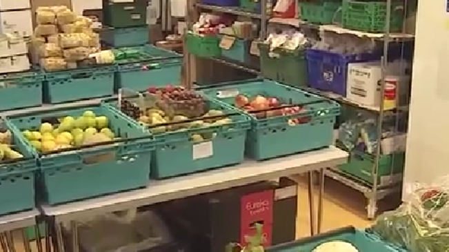 失業增多 倫敦食品銀行現&ldquo;英國最長隊伍&rdquo;