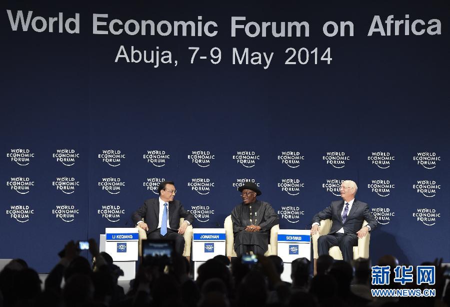  5月8日，中國國務(wù)院總理李克強在阿布賈出席第24屆世界經(jīng)濟(jì)論壇非洲峰會全會，發(fā)表題為《共同推動非洲發(fā)展邁上新臺階》的特別致辭。新華社記者 李學(xué)仁 攝 