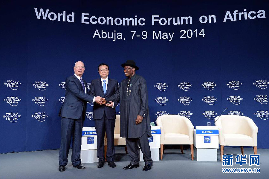 5月8日，國務(wù)院總理李克強在阿布賈出席第24屆世界經(jīng)濟(jì)論壇非洲峰會全會，發(fā)表題為《共同推動非洲發(fā)展邁上新臺階》的特別致辭。 新華社記者李濤 攝 