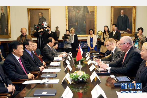 6月13日，中共中央政治局常委、中央書(shū)記處書(shū)記劉云山在赫爾辛基會(huì)見(jiàn)芬蘭議長(zhǎng)海內(nèi)盧奧馬。 新華社記者姚大偉攝