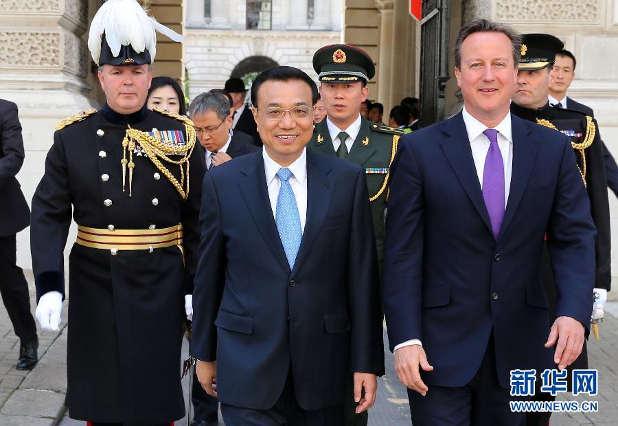 6月17日，中國國務(wù)院總理李克強在倫敦唐寧街10號首相府同英國首相卡梅倫舉行中英總理年度會晤。新華社記者 龐興雷 攝