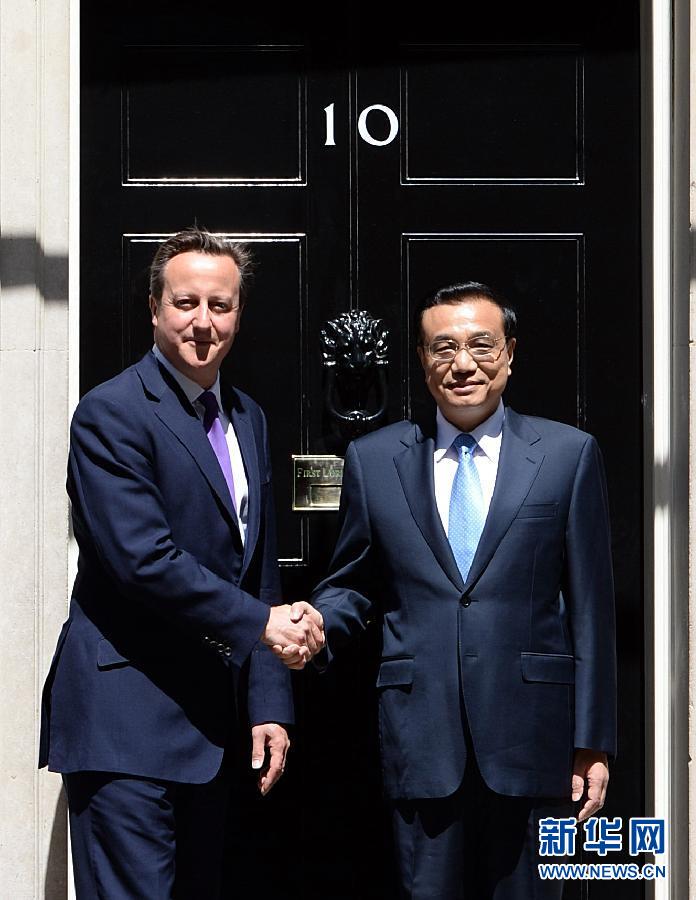 6月17日，國務(wù)院總理李克強在倫敦唐寧街10號首相府同英國首相卡梅倫舉行中英總理年度會晤。新華社記者 李濤 攝
