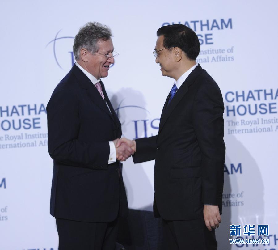 6月18日,國務院總理李克強在倫敦金融城市長官邸面向英國皇家國際問題研究所和國際戰略研究所兩大智庫發表題為《共建包容發展的美好世界》的演講。新華社記者 張鐸 攝 6月18日,國務院總理李克強在倫敦金融城市長官邸面向英國皇家國際問題研究所和國際戰略研究所兩大智庫發表題為《共建包容發展的美好世界》的演講。新華社記者 張鐸 攝