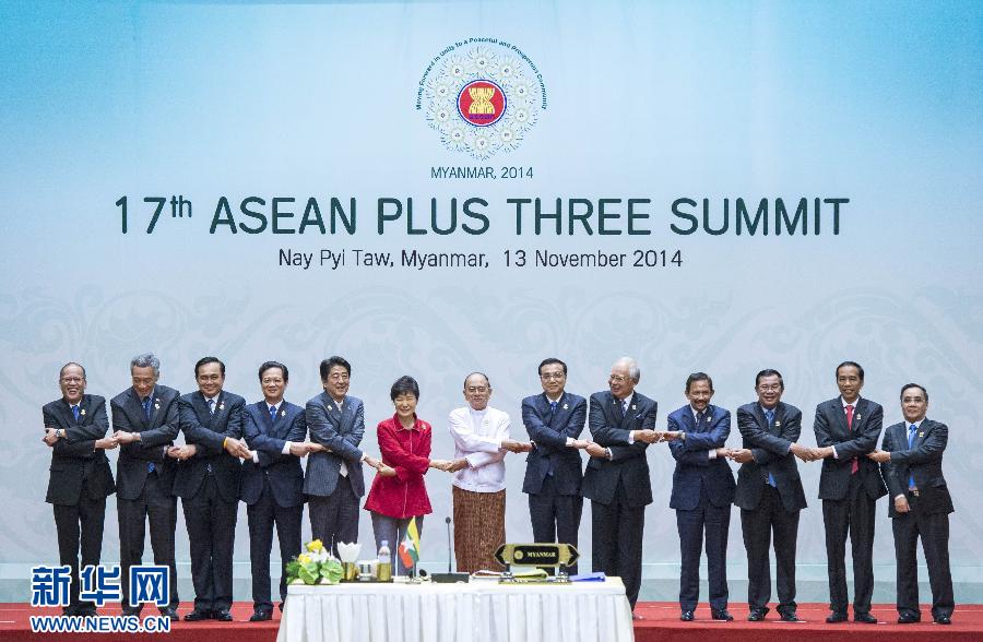 11月13日,中國(guó)國(guó)務(wù)院總理李克強(qiáng)在緬甸首都內(nèi)比都出席第17次東盟與中日韓(10+3)領(lǐng)導(dǎo)人會(huì)議。 新華社記者 王曄 攝 11月13日,中國(guó)國(guó)務(wù)院總理李克強(qiáng)在緬甸首都內(nèi)比都出席第17次東盟與中日韓(10+3)領(lǐng)導(dǎo)人會(huì)議。 新華社記者 王曄 攝