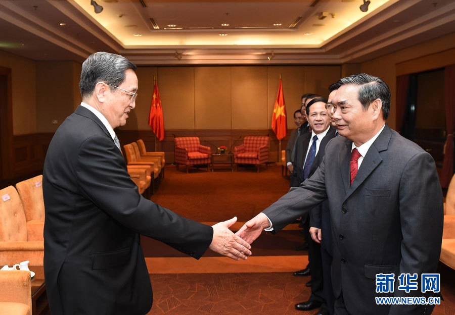 12月25日至27日,中共中央政治局常委、全國政協主席俞正聲對越南進行正式訪問。這是12月25日,俞正聲在河內會見越共中央書記處常務書記黎鴻英。 新華社記者劉建生攝 12月25日至27日,中共中央政治局常委、全國政協主席俞正聲對越南進行正式訪問。這是12月25日,俞正聲在河內會見越共中央書記處常務書記黎鴻英。 新華社記者劉建生攝