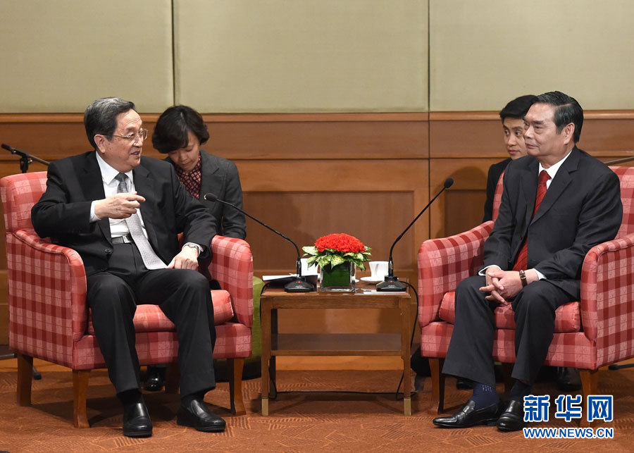 12月25日至27日,中共中央政治局常委、全國政協主席俞正聲對越南進行正式訪問。這是12月25日,俞正聲在河內會見越共中央書記處常務書記黎鴻英。 新華社記者劉建生攝 12月25日至27日,中共中央政治局常委、全國政協主席俞正聲對越南進行正式訪問。這是12月25日,俞正聲在河內會見越共中央書記處常務書記黎鴻英。 新華社記者劉建生攝