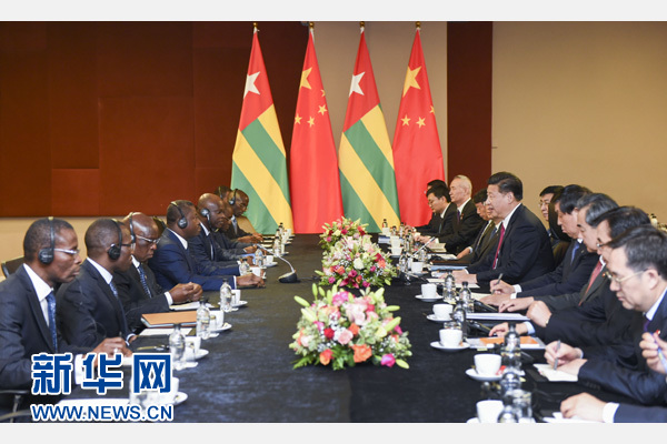 12月3日,國家主席習近平在約翰內斯堡會見多哥總統福雷。新華社記者 謝環馳 攝 12月3日,國家主席習近平在約翰內斯堡會見多哥總統福雷。新華社記者 謝環馳 攝