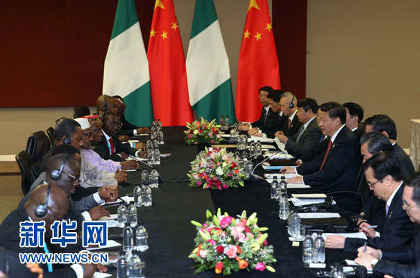 12月4日,國家主席習(xí)近平在約翰內(nèi)斯堡會(huì)見尼日利亞總統(tǒng)布哈里。 新華社記者 龐興雷 攝 12月4日,國家主席習(xí)近平在約翰內(nèi)斯堡會(huì)見尼日利亞總統(tǒng)布哈里。 新華社記者 龐興雷 攝