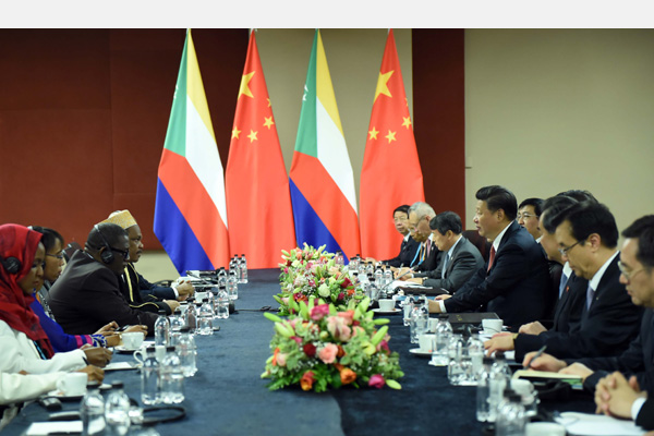 12月4日,國(guó)家主席習(xí)近平在約翰內(nèi)斯堡會(huì)見科摩羅總統(tǒng)伊基利盧。 新華社記者 張鐸 攝
12月4日,國(guó)家主席習(xí)近平在約翰內(nèi)斯堡會(huì)見科摩羅總統(tǒng)伊基利盧。 新華社記者 張鐸 攝