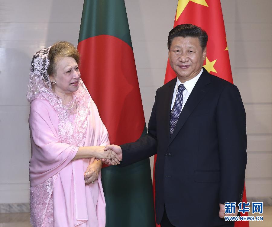 10月14日,國家主席習近平在達卡會見孟加拉國民族主義黨主席卡莉達·齊亞。 新華社記者龐興雷攝 10月14日,國家主席習近平在達卡會見孟加拉國民族主義黨主席卡莉達·齊亞。 新華社記者龐興雷攝