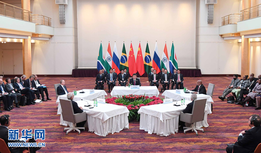 7月7日，國家主席習近平在德國漢堡主持金磚國家領導人非正式會晤，發表引導性講話和總結講話。南非總統祖馬、巴西總統特梅爾、俄羅斯總統普京、印度總理莫迪出席。新華社記者 張鐸 攝