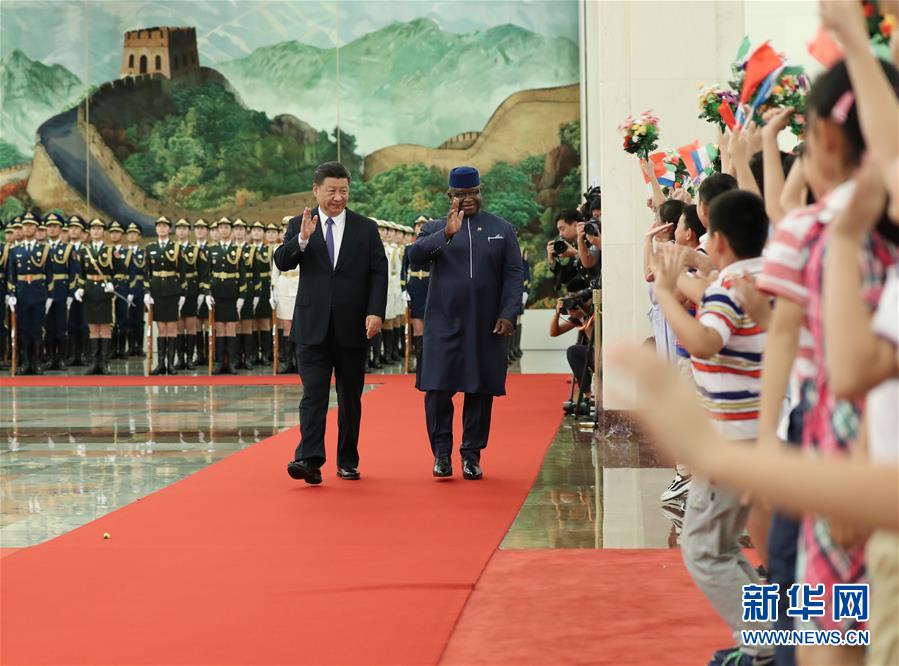 (中非合作論壇)(2)習近平同塞拉利昂總統比奧舉行會談