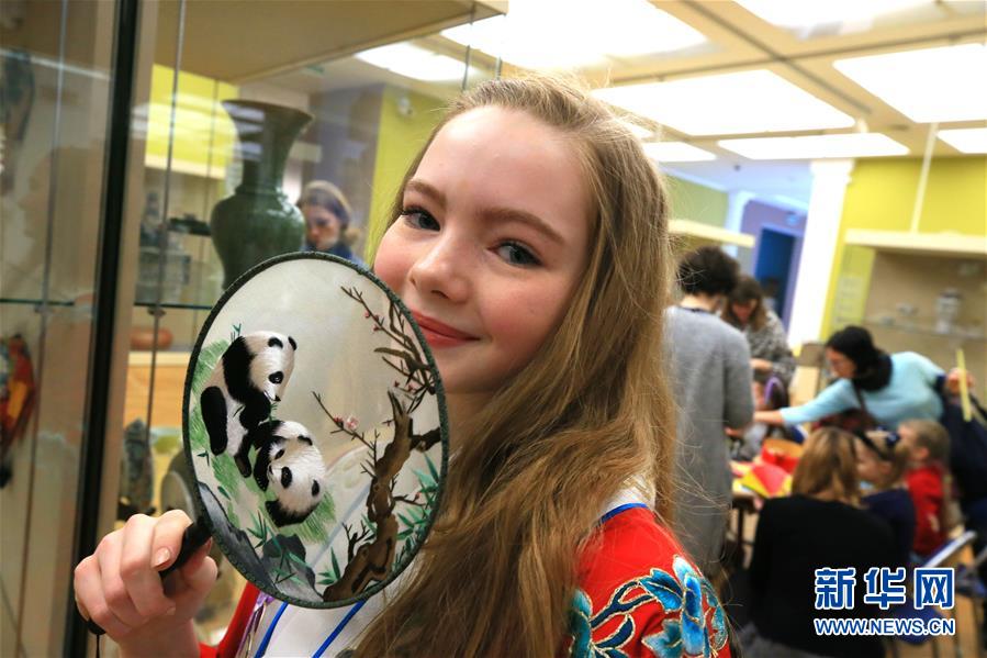 （國(guó)際&middot;圖文互動(dòng)）（3）白俄羅斯國(guó)家美術(shù)館里的中國(guó)年