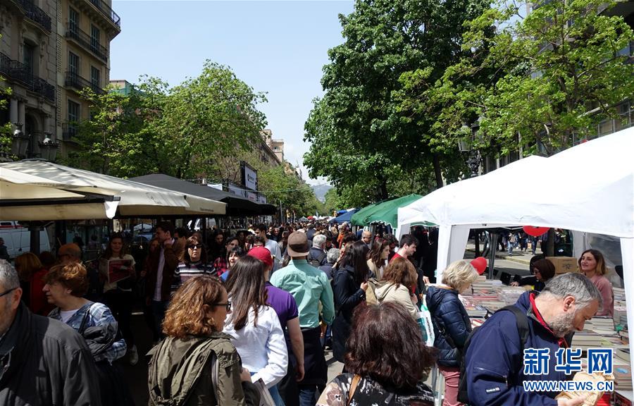 （國際&middot;圖文互動）（5）通訊：花香馥郁 書香怡人&mdash;&mdash;記西班牙巴塞羅那圣喬治節