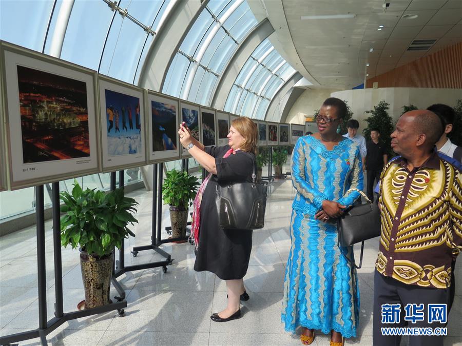 （圖文互動）（1）8國常駐日內瓦外交官參訪新疆積極評價經濟社會發展及去極端化舉措