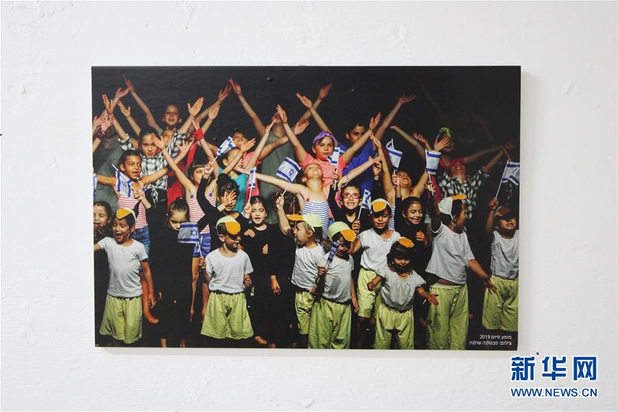 (國際·圖文互動(dòng))(1)通訊:以黎邊境防空洞里的舞蹈課