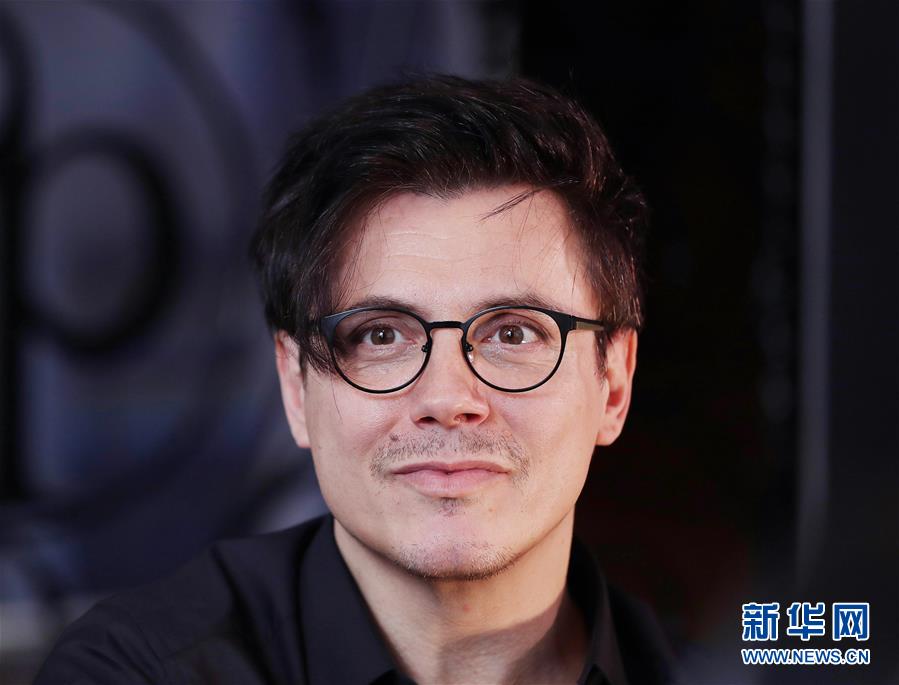 （國際&middot;圖文互動）（6）通訊：手牽手，我們共同驅散陰霾&mdash;&mdash;法國音樂人創(chuàng)作抗疫歌曲背后的故事