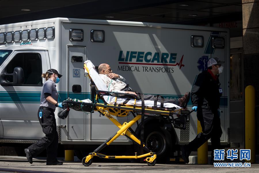 (新華全媒頭條·圖文互動)(5)白衣執(zhí)甲為蒼生——全球抗疫戰(zhàn)場醫(yī)護人員群像