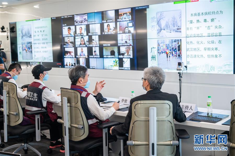 (新華全媒頭條·圖文互動)(4)白衣執(zhí)甲為蒼生——全球抗疫戰(zhàn)場醫(yī)護人員群像