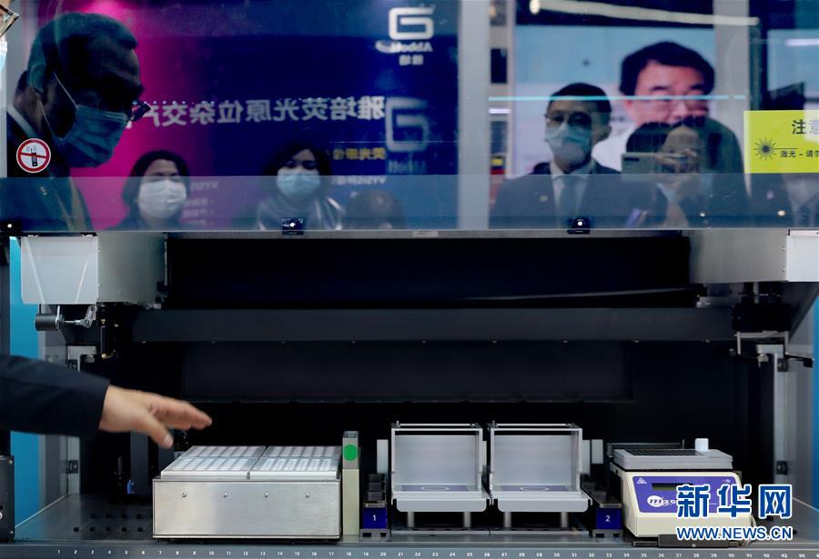 （第三屆進(jìn)博會(huì)&middot;圖文互動(dòng)）（11）新疫苗、新療法，進(jìn)博會(huì)最&ldquo;火爆&rdquo;展區(qū)見(jiàn)聞