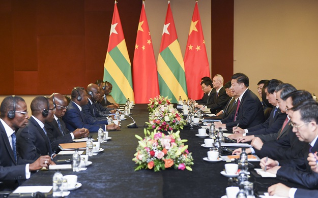 習近平會見多哥總統