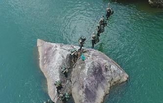 福建武警在深山峽谷和陌生海島開展&ldquo;魔鬼&rdquo;大練兵