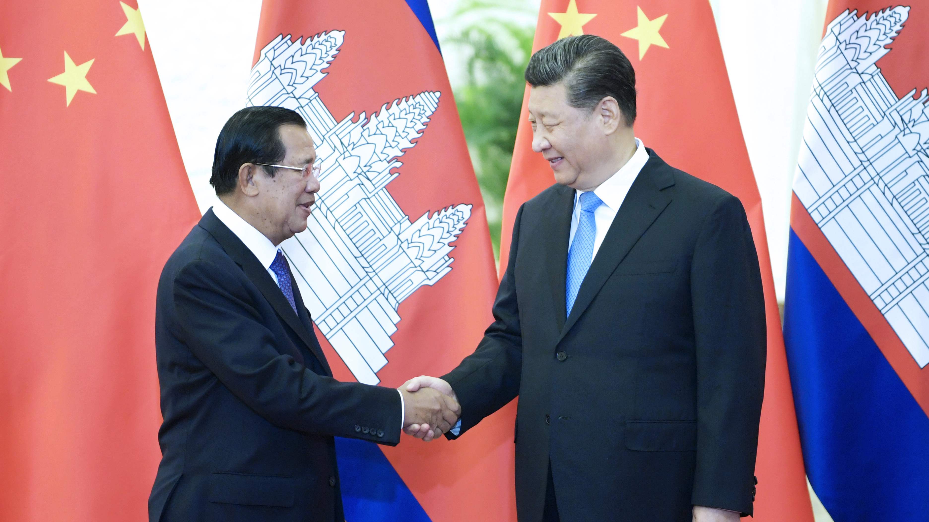 習(xí)近平會(huì)見柬埔寨首相洪森