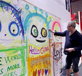 在進博會上畫&ldquo;娃娃&rdquo;的丹麥藝術家